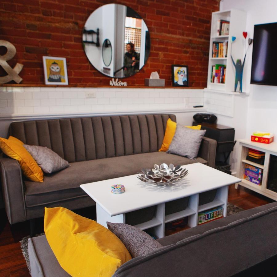Hip Heritage Main Floor Flat In Downtown District Belleville Exteriér fotografie
