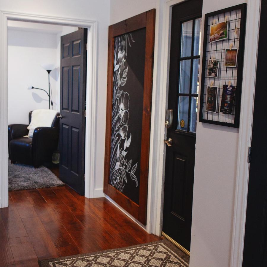 Hip Heritage Main Floor Flat In Downtown District Belleville Exteriér fotografie
